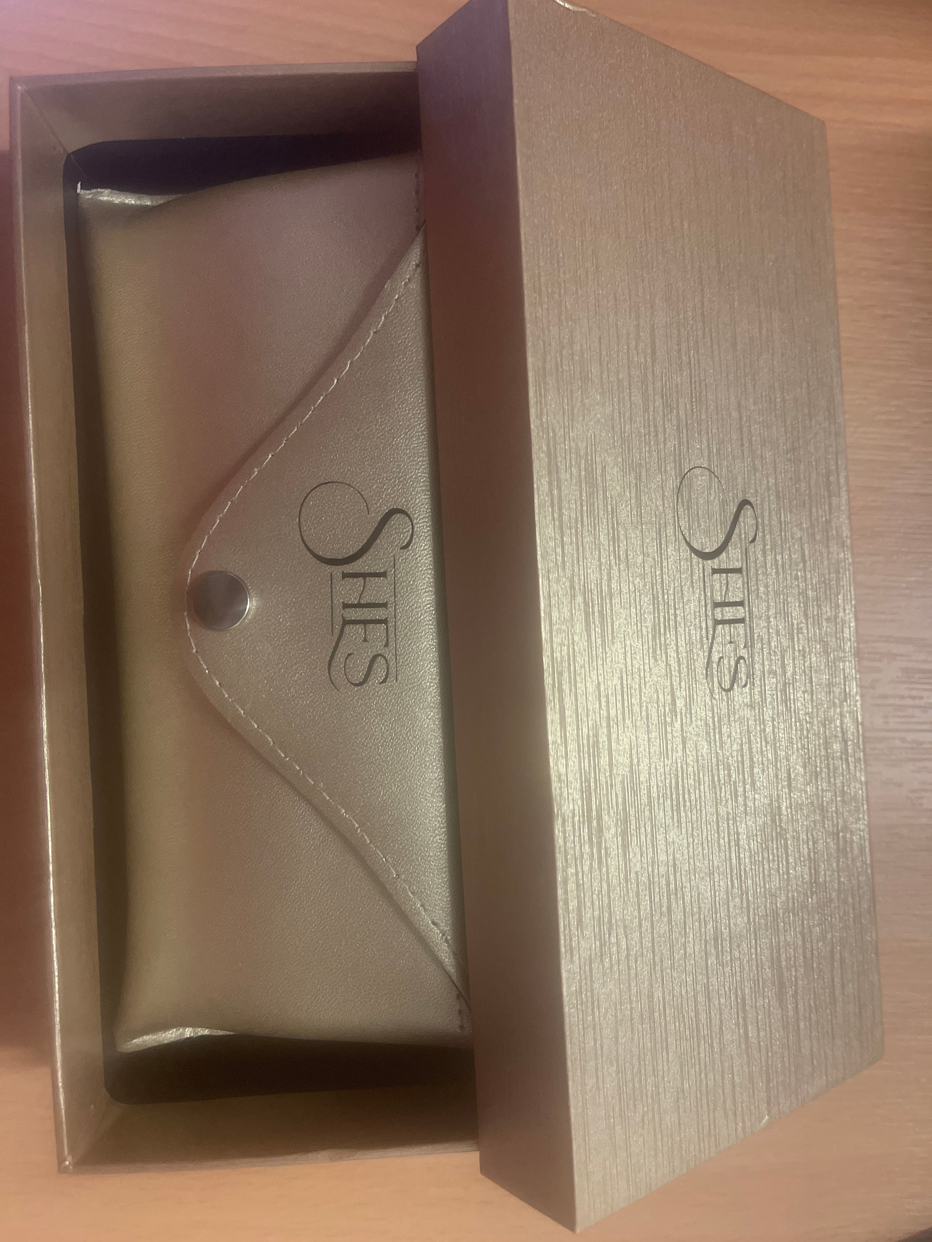 👉
Luxury SHES polarized sunglasses with elegant design and premium finish.